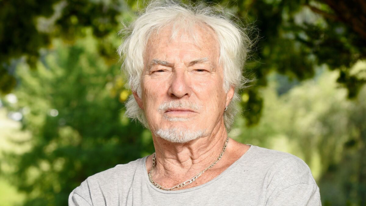 Hugues Aufray est cash : "Je ne prendrai jamais ma retraite" Hugues Aufray est cash : "Je ne prendrai jamais ma retraite"