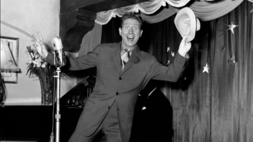 En 1955, Charles Trenet transforme une simple route en légende avec « Nationale 7 » En 1955, Charles Trenet transforme une simple route en légende avec « Nationale 7 »